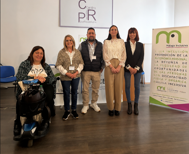 Personas de Málaga Inclusiva trabajando juntas